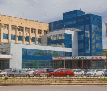 Автоцентр с пристройкой офисного здания